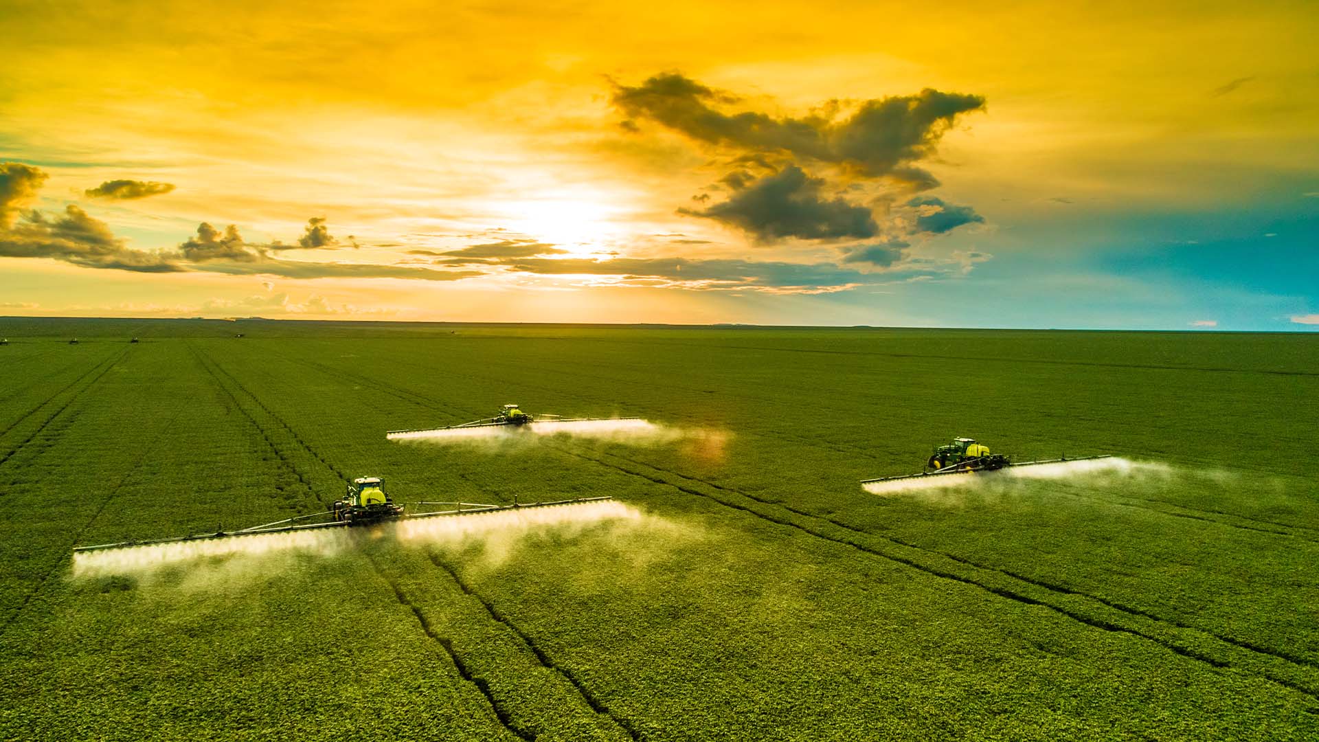 Pulverizadores em lavoura de soja. Vinci lança novo Fiagro