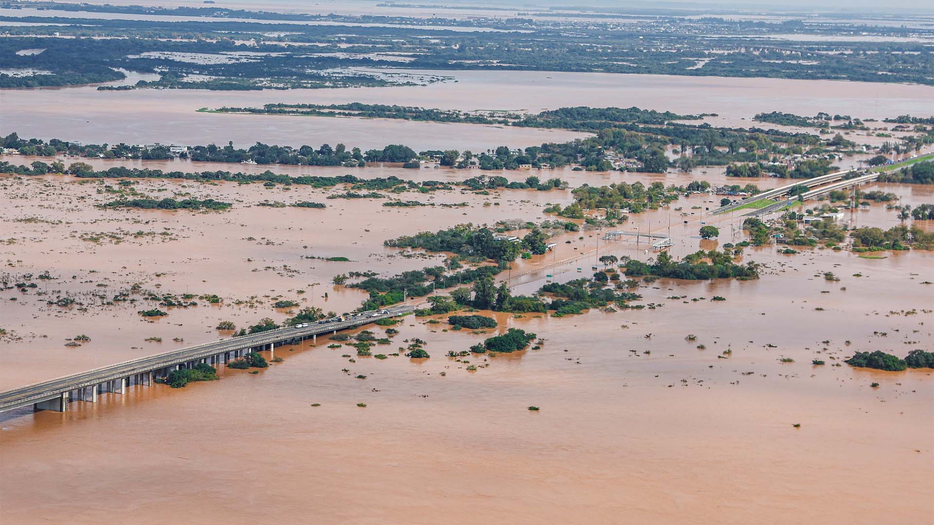 Foto aérea da cidade de Canoas (RS) atingida pelas chuvas