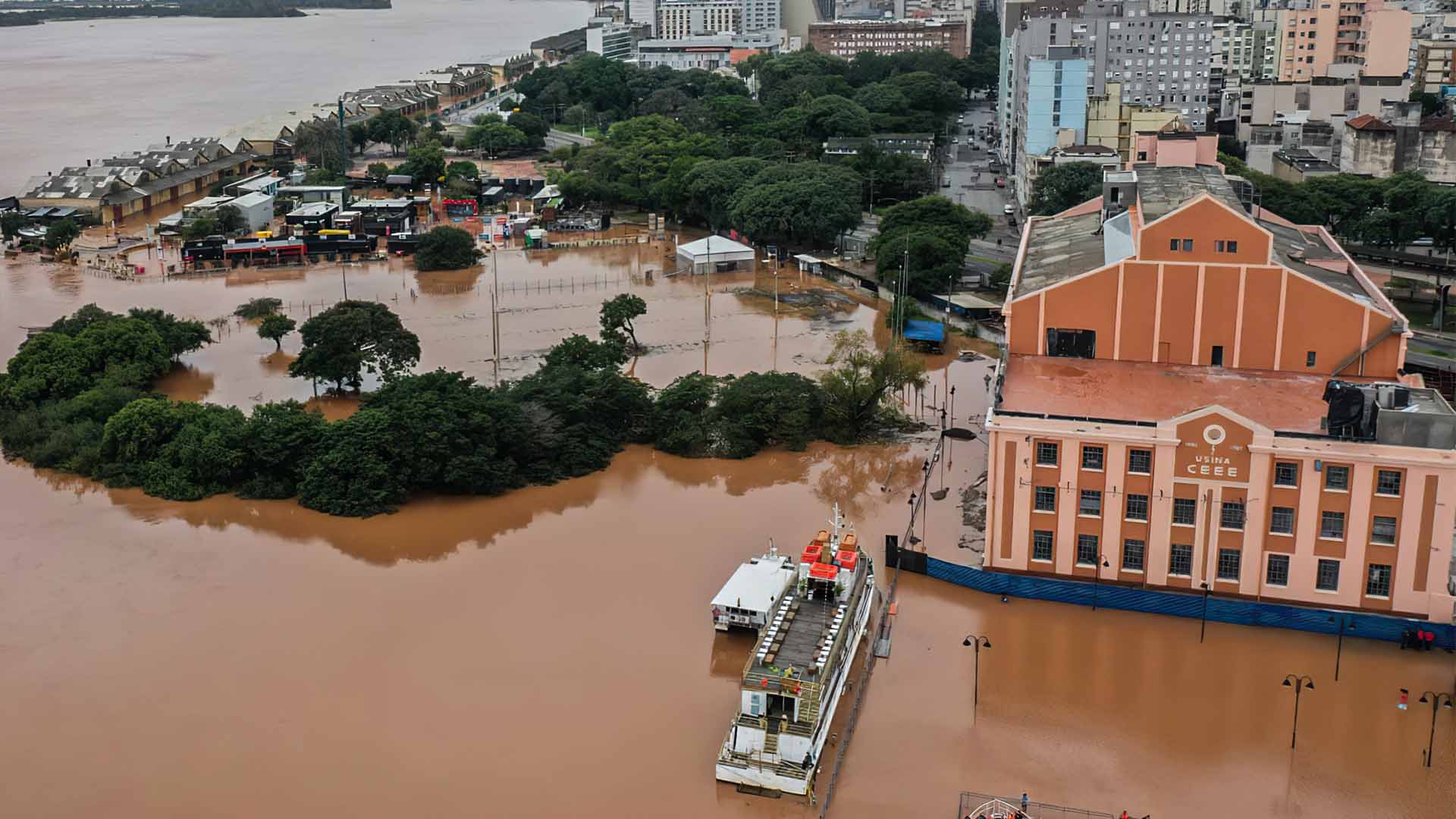 Chuvas inundam Porto Alegre, no Rio Grande do Sul