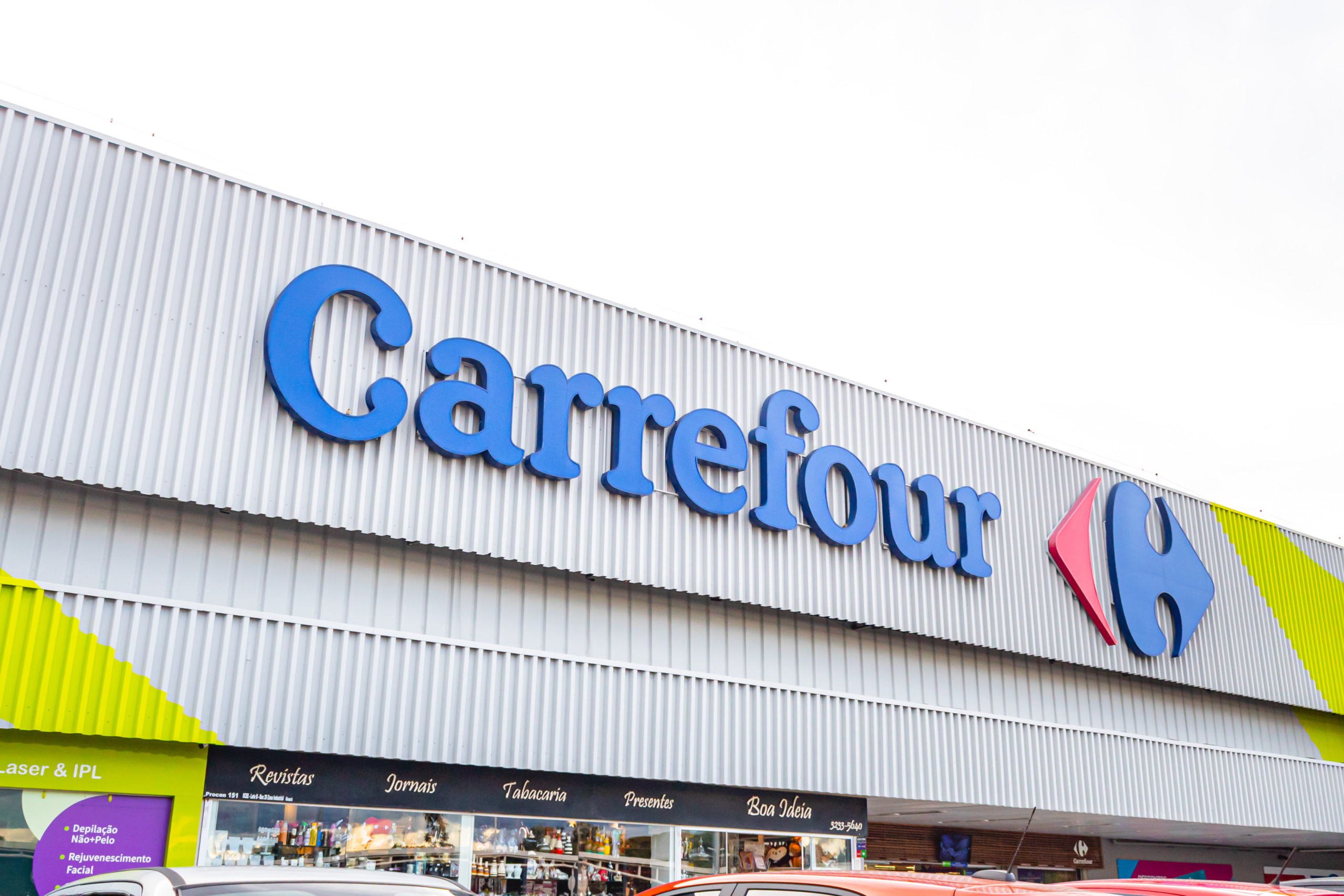 Fachada de loja do Carrefour | Crédito: Schutterstock