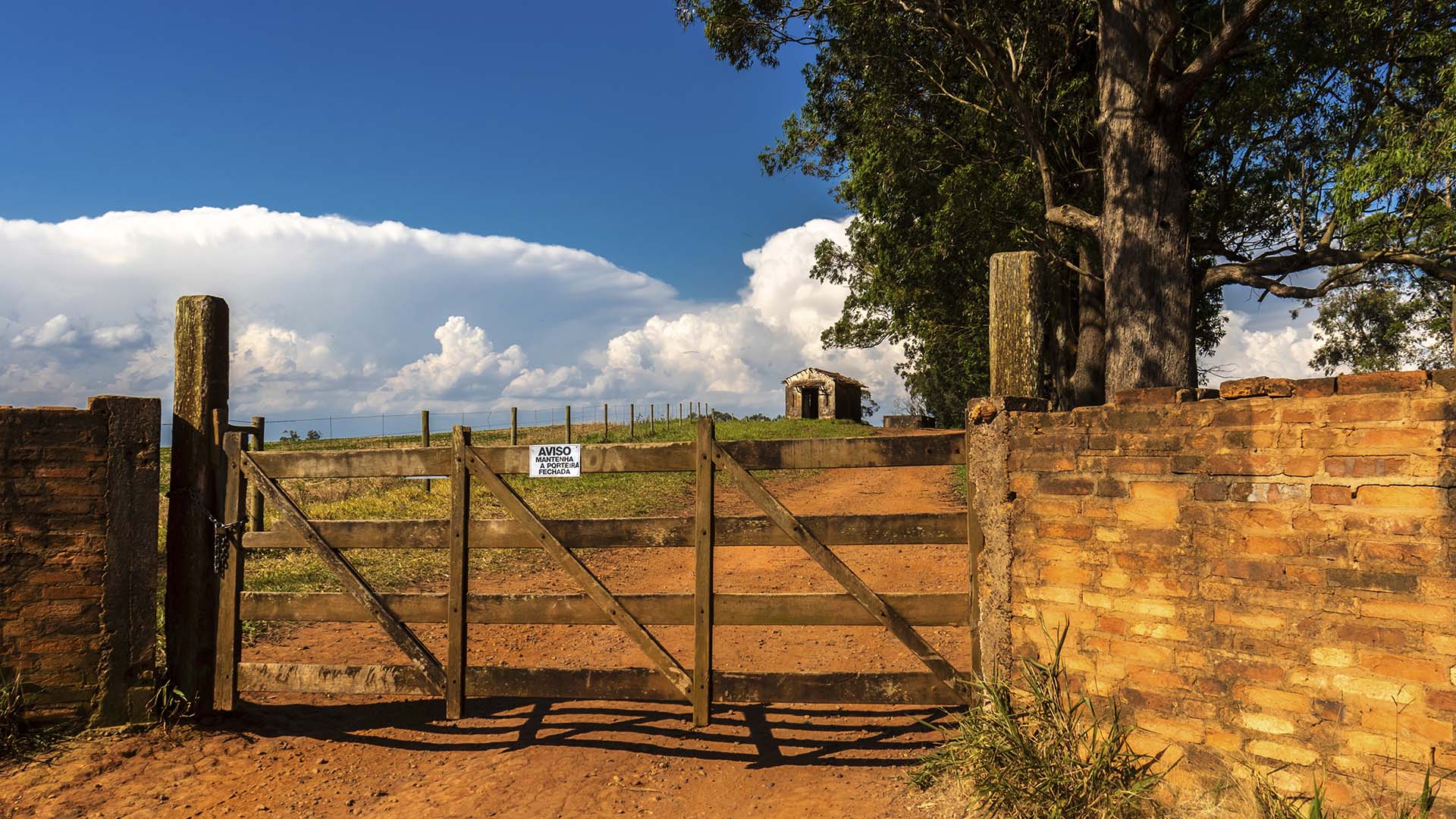 Fazenda Três Irmãos porteira CRA