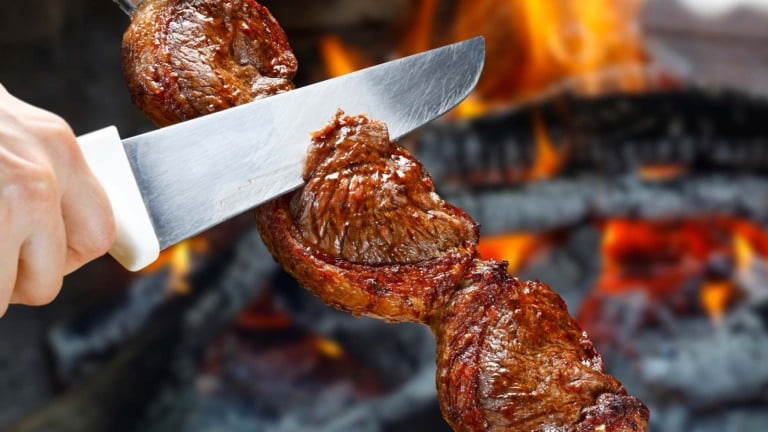 Churrasco; carne, consumo no Brasil | Crédito: Schutterstock