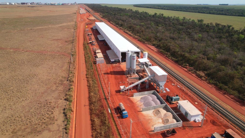 Fábrica de dormentes construída pela Rumo para as obras da Ferrovia do Mato Grosso | Crédito: Rony Santos/Rumo