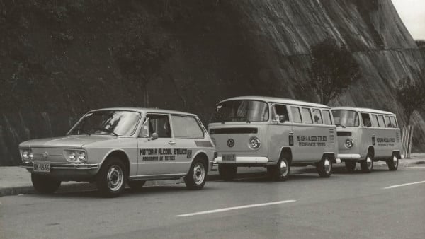 Proálcool Volkswagen 1979 - primeiros testes de motor a álcool com as duas Kombi e Brasília