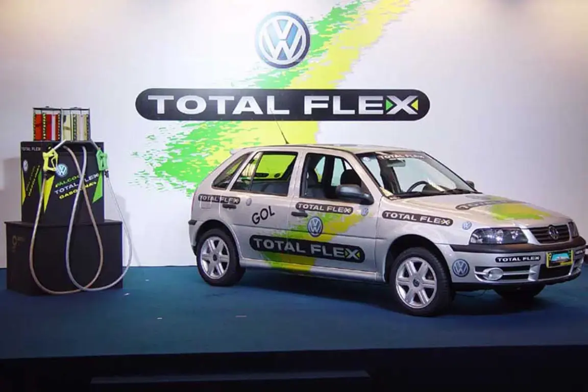 A era do flex: em 2003, Volkswagem lança o primeiro carro movido a gasolina e etanol