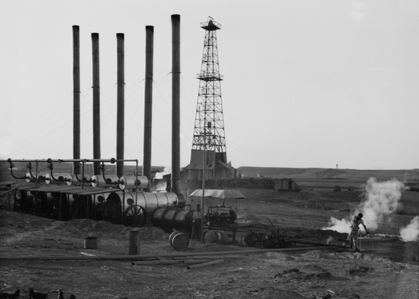 Choque do Petróleo, causado pela Guerra do Yon Kippur, enseja pioneiras reuniões de discussão sobre o uso do etanol no lugar da gasolina