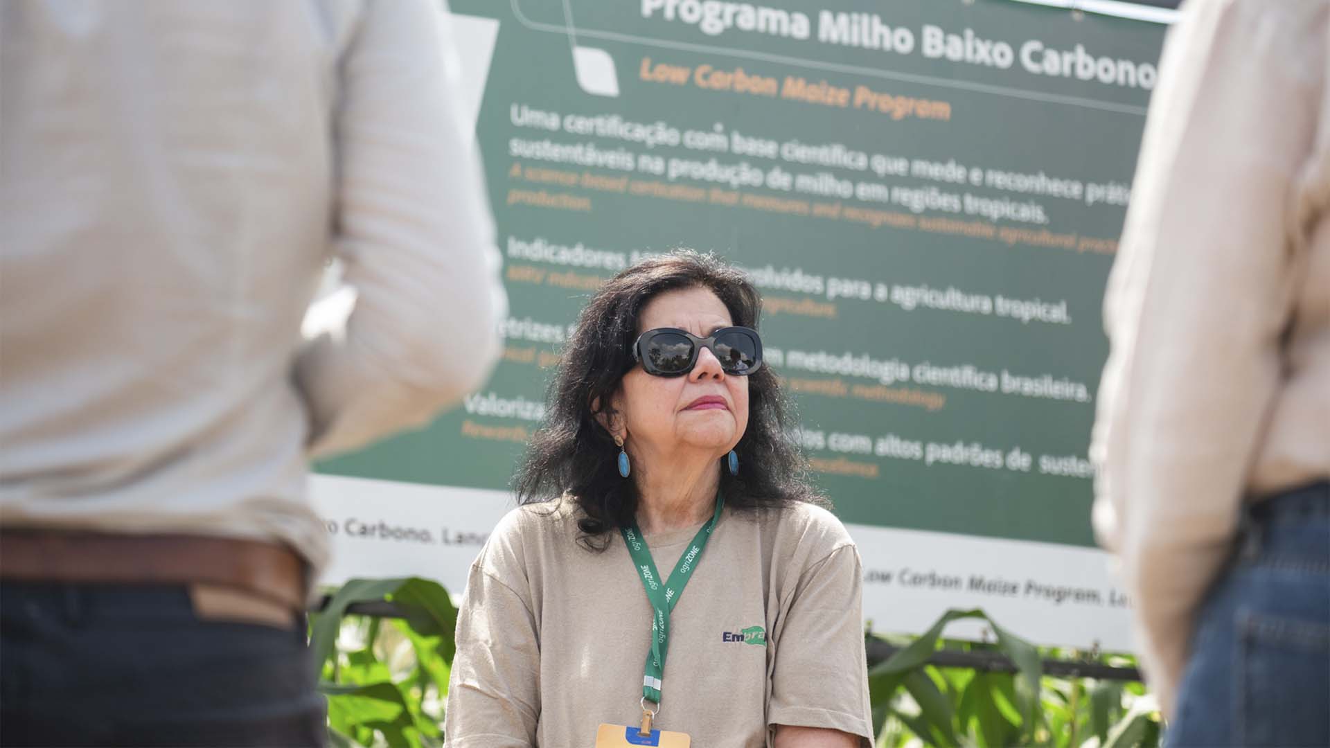 A pesquisadora Mariangela Hungria, da Embrapa, em visita à Agrizone | Crédito: Saulo Coelho/Embrapa