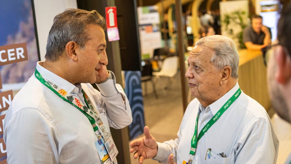 Jai Shroff, CEO da UPL, e o ex-ministro da Agricultura Roberto Rodrigues na COP30