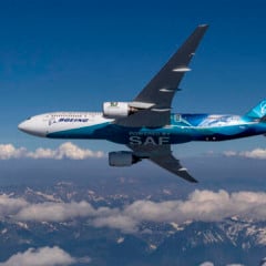 Boeing 787 durante voo-teste transatlântico usando SAF, o combustível sustentável de aviação enseja futuro brilhante para o etanol depois do Proálcool